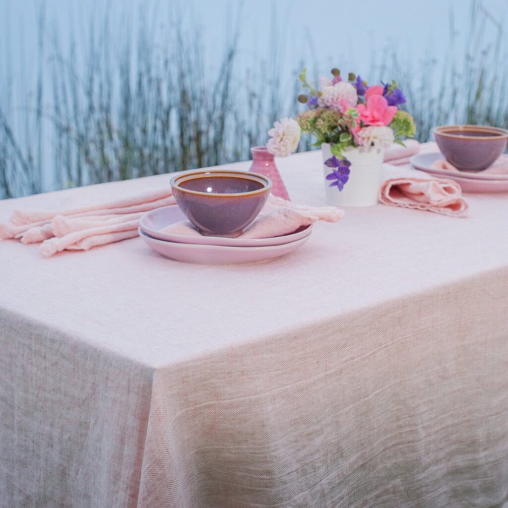 BONA Obrus różowy 2 Pink linen tablecloth, herringbone pattern