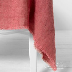 MANTIS greyish red linen tablecloth with loose fringes