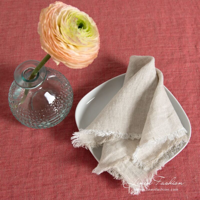 MANTIS light grey linen napkin with matching tablecloth