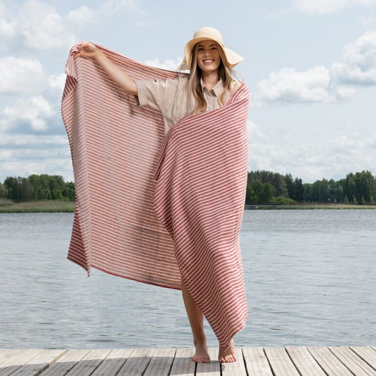 Linen beach towel in red stripes
