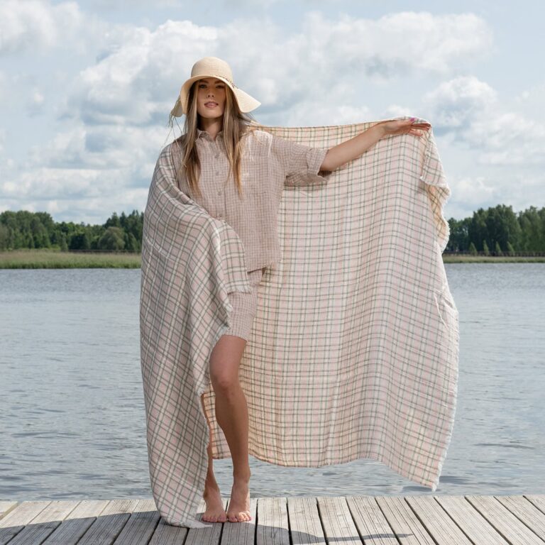 Linen beach towel in pink checks
