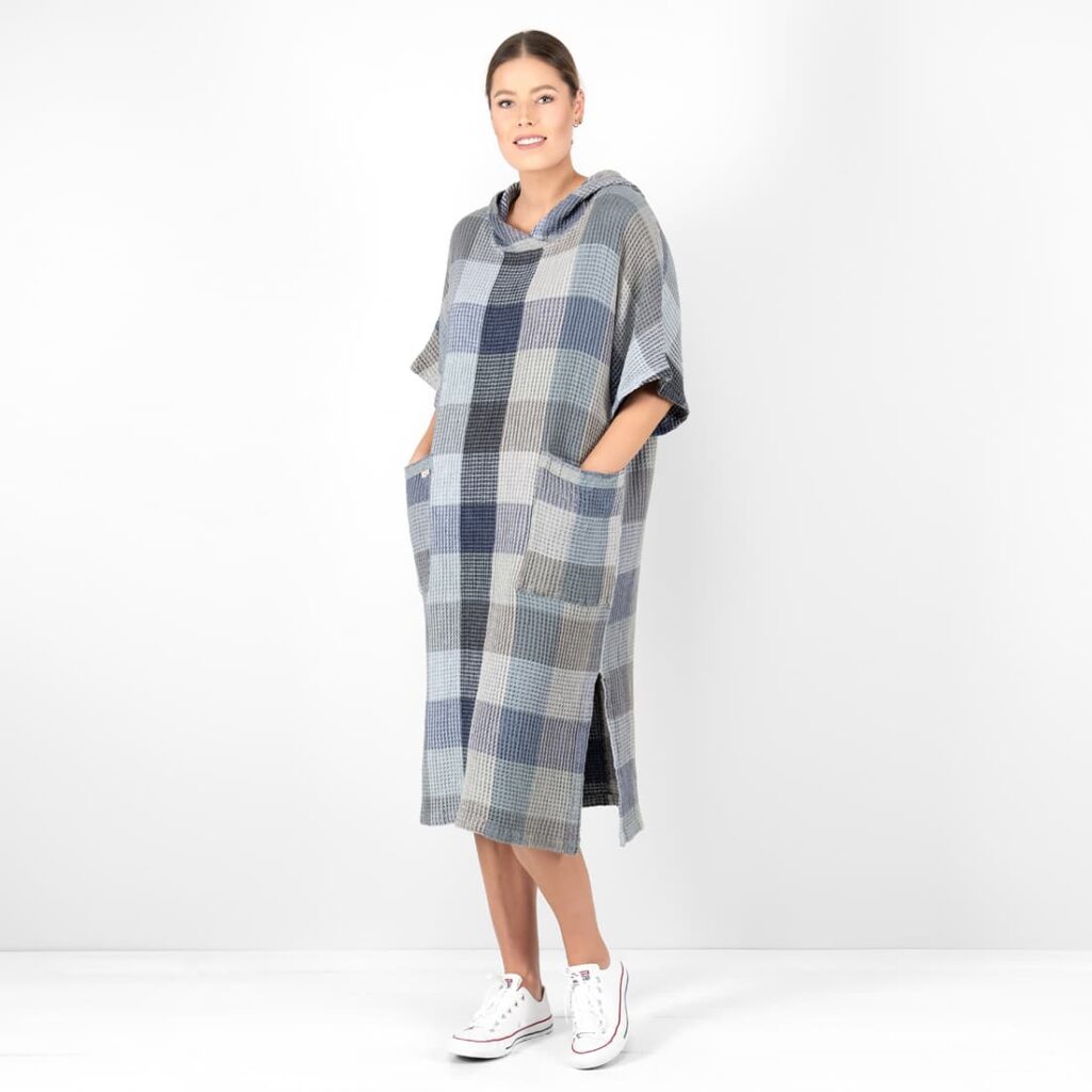 BINGO Ponczo szare w grafit 2 grey blue linen poncho bingo with slits.