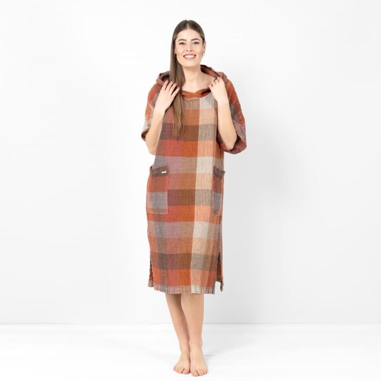 Brown linen poncho, dor sauna