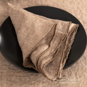 MACADAMIA brown napkin.