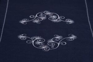 FRIO granatowy bieżnik stołowy