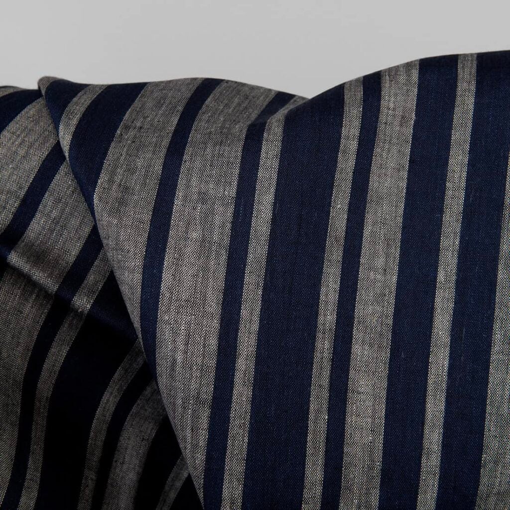 Lniana tkanina w granatowe i szare pasy 3 Linen fabric in blue and natural stripes, pure linen