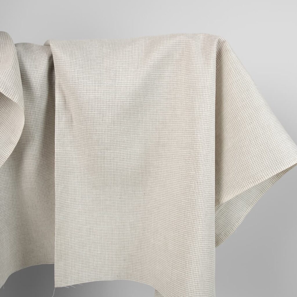 Lniana tkanina w krateczkę szarą i białą 1 Linen fabric in natural and white colour checks