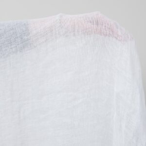 Śnieżnobiała przeźroczysta tkanina lniana, prana 7 Bright white transparent linen fabric washed product photo