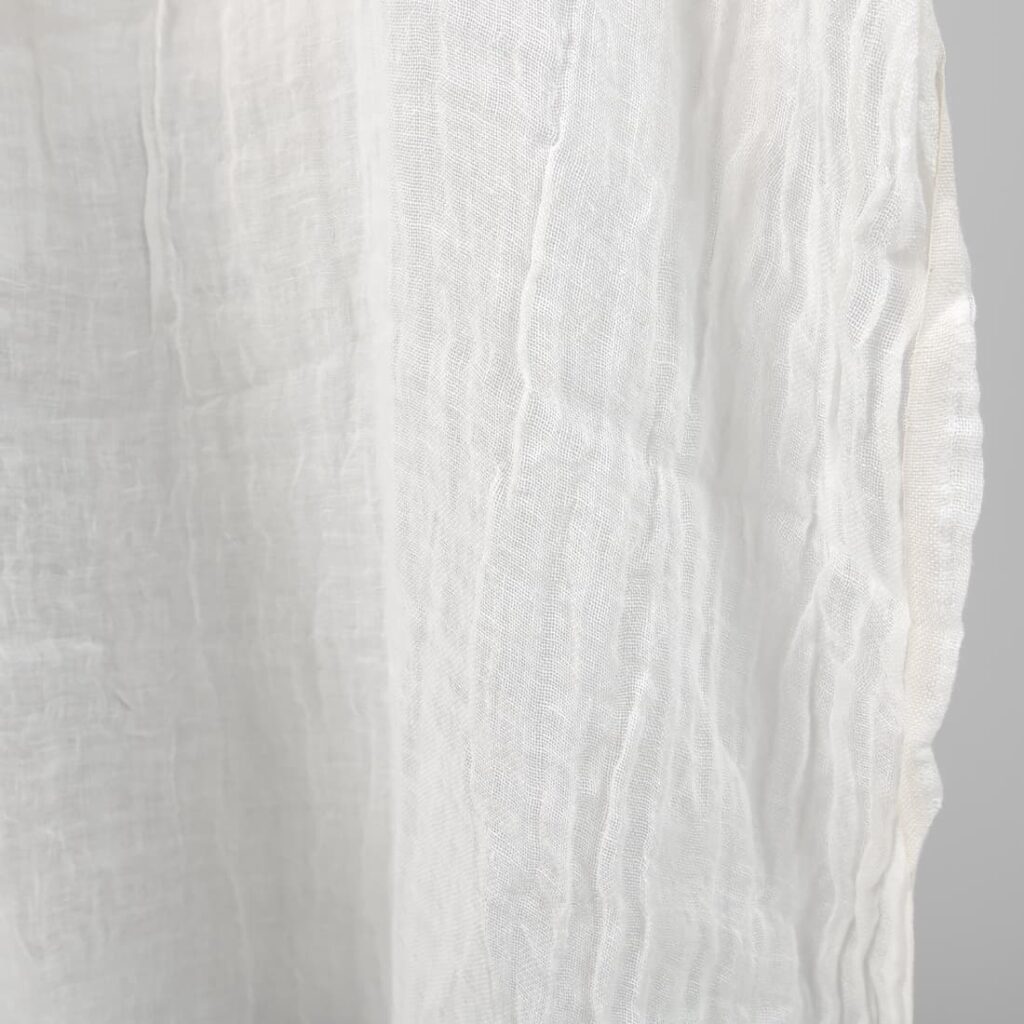 Mlecznobiała przeźroczysta tkanina lniana, prana 3 Off-White Transparent Linen Fabric, 150cm