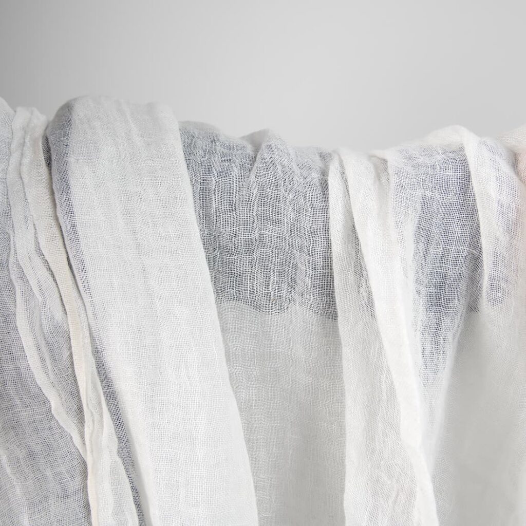 Mlecznobiała przeźroczysta tkanina lniana, prana 2 Off-White Transparent Linen Fabric, gauze washed