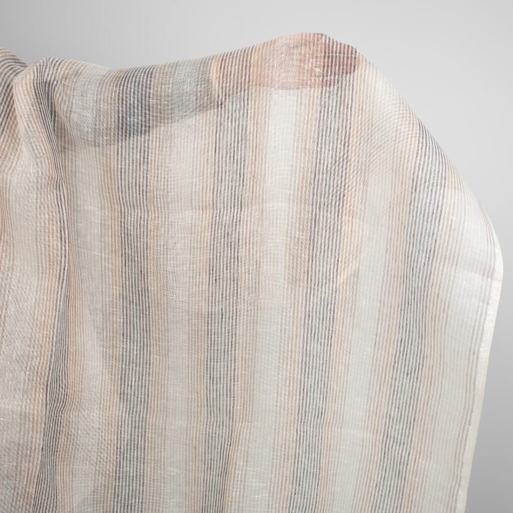 Przeźroczysta tkanina lniana w brązowe paski 1 linen gauze brown striped fabric