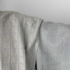 Prana szaro - niebieska tkanina w kratkę 5 Checked jacquard fabric woven from bluish-grey cotton and light grey linen yarns