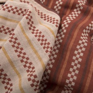 Brązowa prana dwuwarstwowa tkanina lniano – bawełniana 4 Brown patterned double half-linen fabric washed