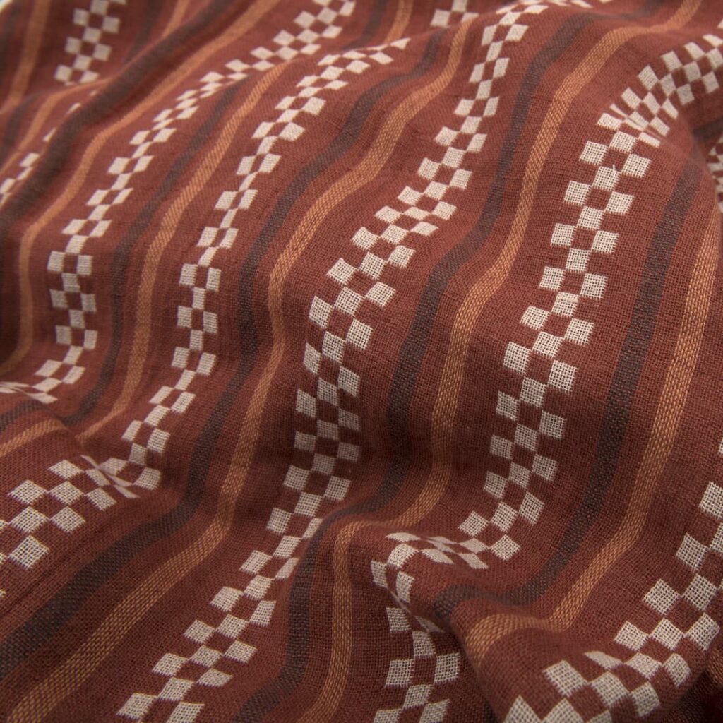 Brązowa prana dwuwarstwowa tkanina lniano – bawełniana 3 Brown patterned double half-linen fabric washed darker side