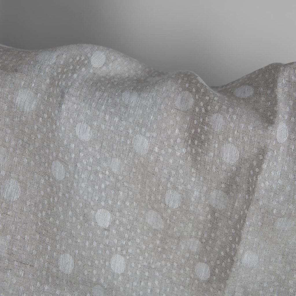 Szary len w ciapki 3 Grey linen fabric in bubble pattern close up detail