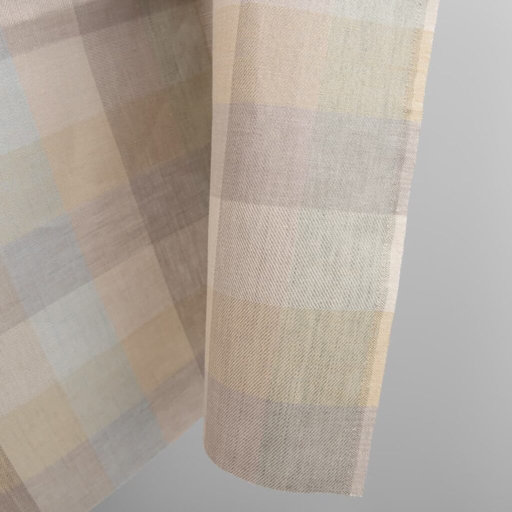 Tkanina lniana w kratkę beżowo-brązową 4 linen fabric checks beige width 150cm.