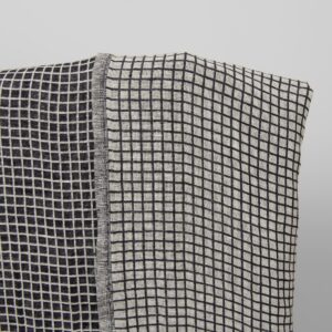 Lniano-bawełniana tkanina prana w biało-czarną krateczkę 8 Half-linen fabric in black and white checks washed light side