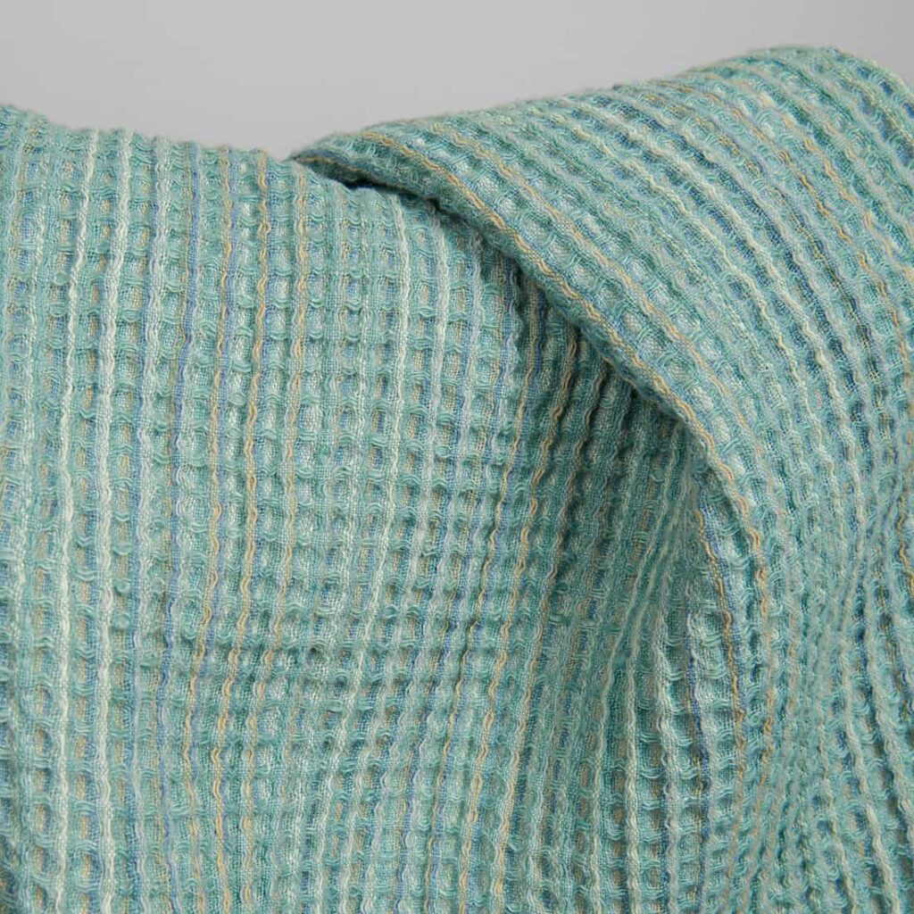 Lniano – bawełniana tkanina prana zielona splot waflowy 3 Washed green linen cotton waffle weave fabric, 240gm2