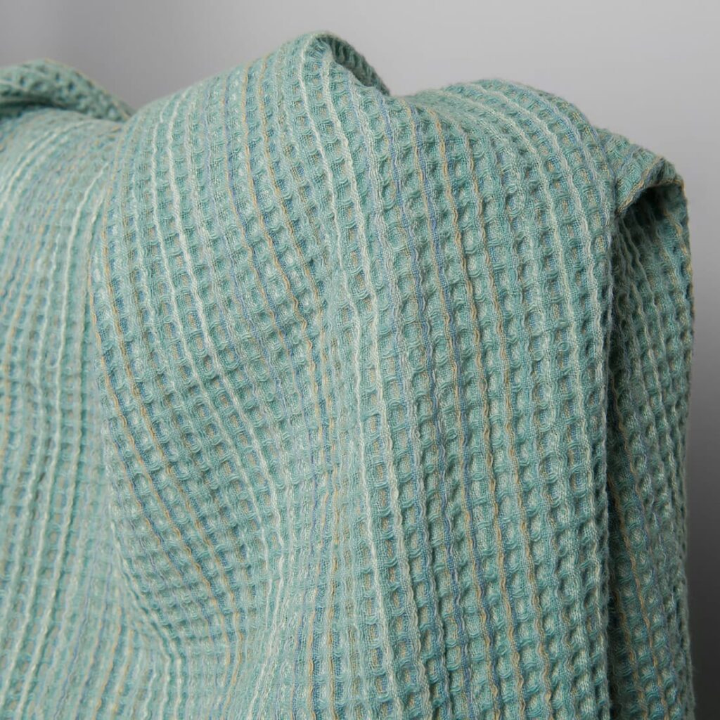 Lniano – bawełniana tkanina prana zielona splot waflowy 2 Washed green linen cotton waffle weave fabric, 150cm