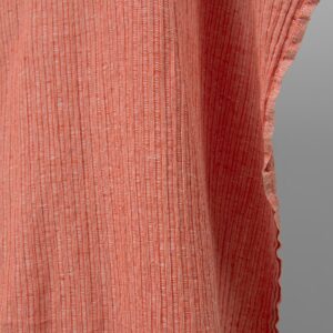 Prana tkanina w czerwone i białe paski len z bawełną 8 Washed linen cotton fabric in red-white stripes edge view