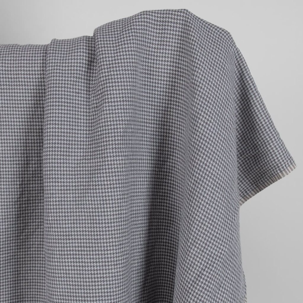 Prana szara pepitka len z bawełną 2 Washed linen cotton fabric grey houndstooth pattern product photo