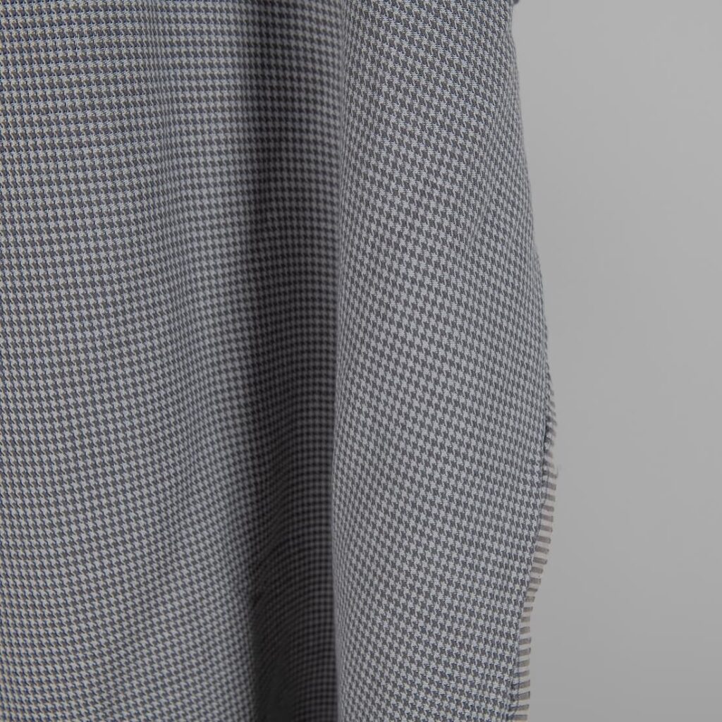 Prana szara pepitka len z bawełną 4 Washed linen cotton fabric grey houndstooth pattern edge