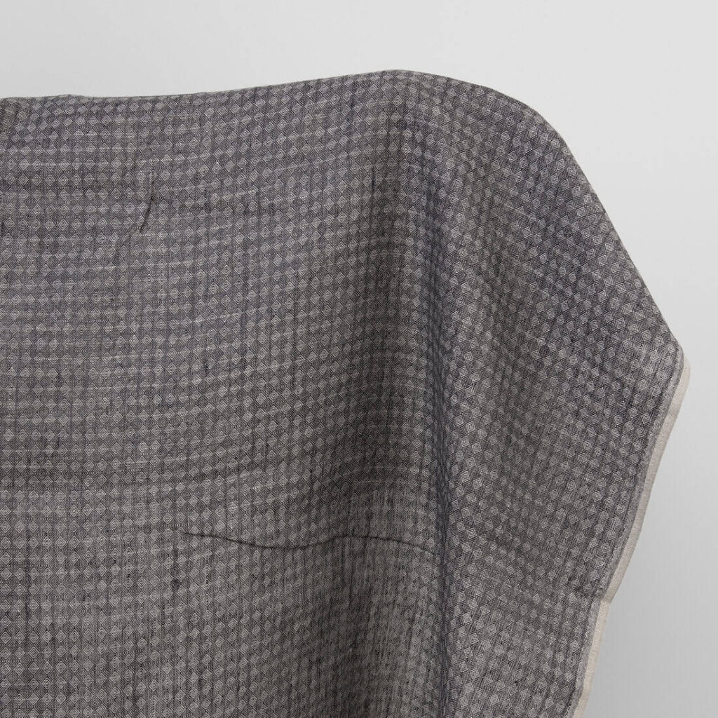 Tkanina lniana w romby w kolorze czarnym i szarym 1 Black and grey linen fabric