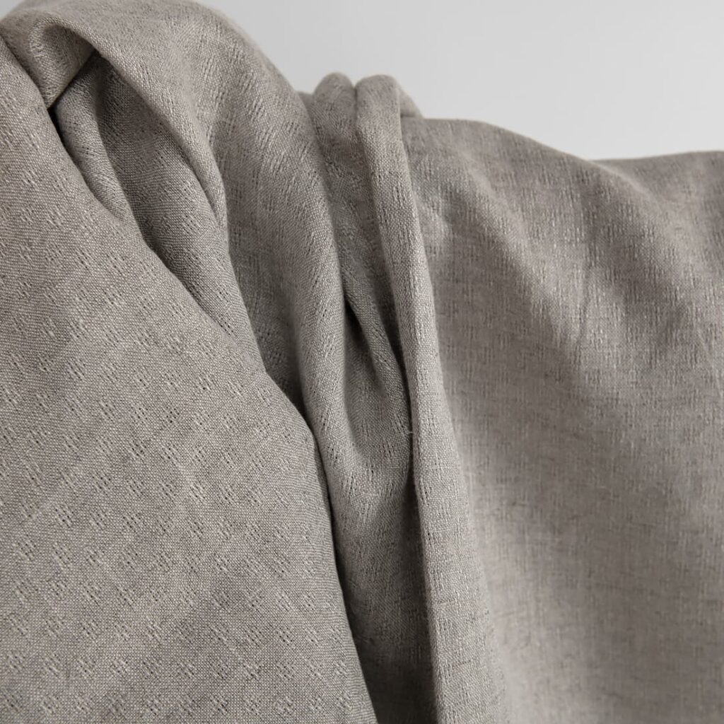 Naturalna tkanina lniana w ażurową krateczkę 3 Natural linen fabric in an openwork pattern texture