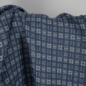 Prany granatowy z białym len z bawełną 7 Washed linen cotton fabric off-white and blue pattern blue side