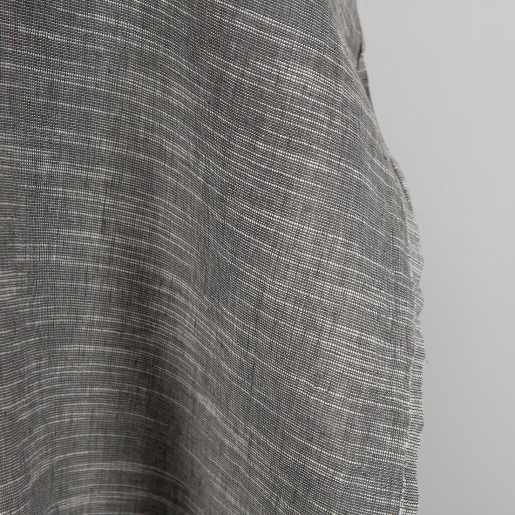 Ciemna szara prana tkanina lniano - bawełniana 3 Dark grey linen blend fabric washed edge