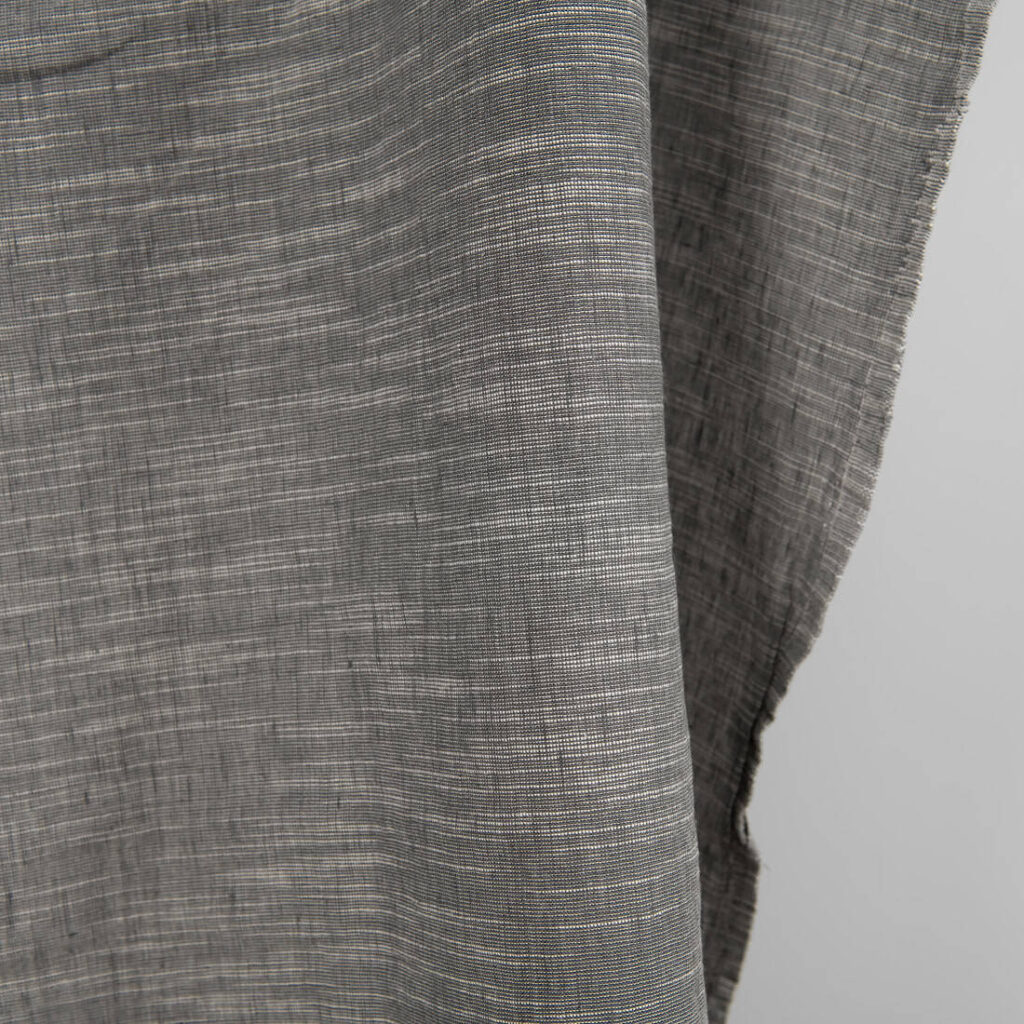 Ciemna szara prana tkanina lniano - bawełniana 4 Dark grey linen blend fabric washed close up detail