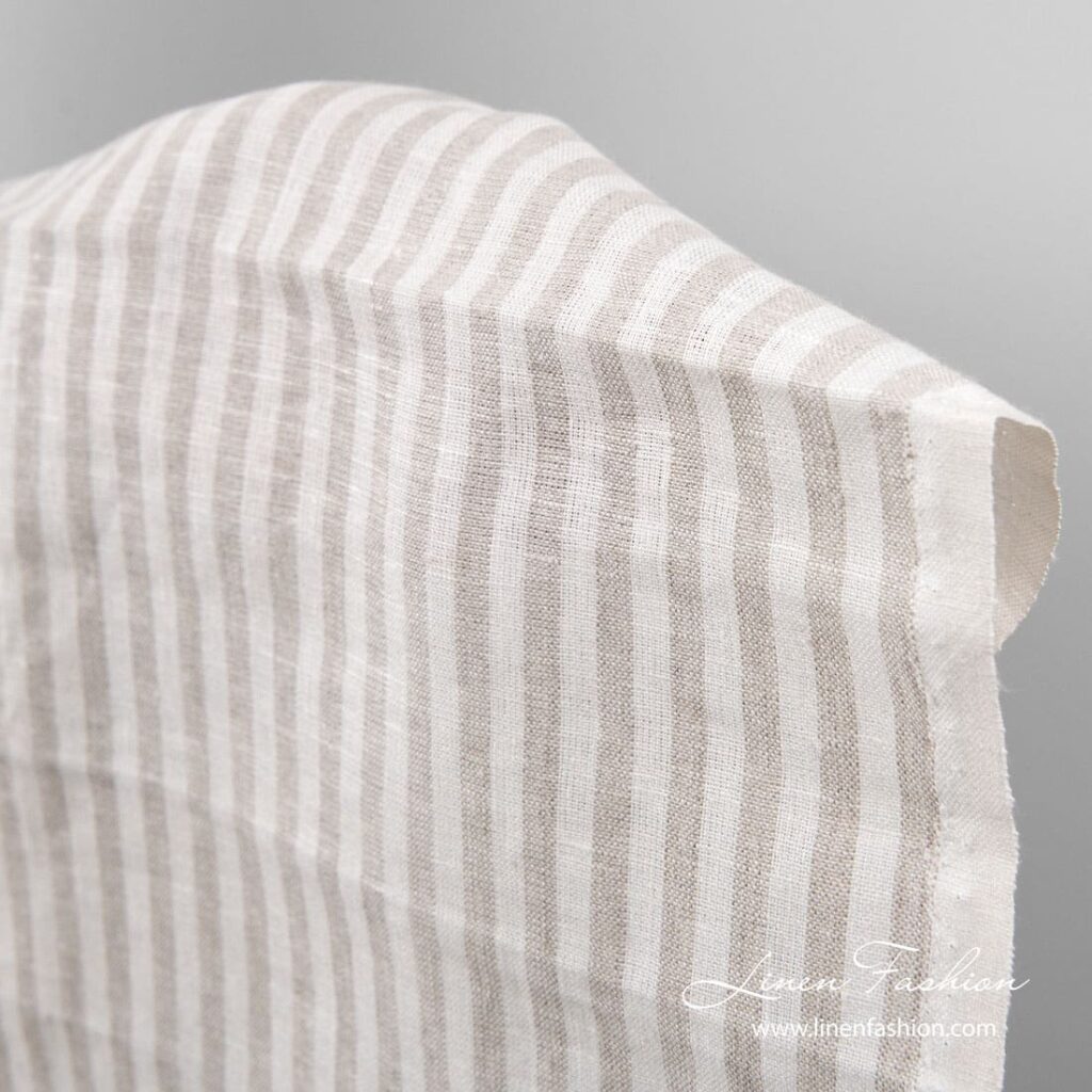 Wąska tkanina lniana w niebarwione i złamanej bieli pasy 1 Linen fabric for tea towels in white and flax color stripes