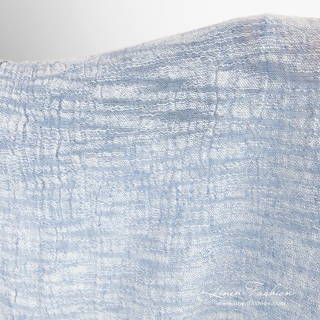 Niebieski prany len z bawełną w białe prążki 2 Linen cotton fabric with blue and white fancy yarns