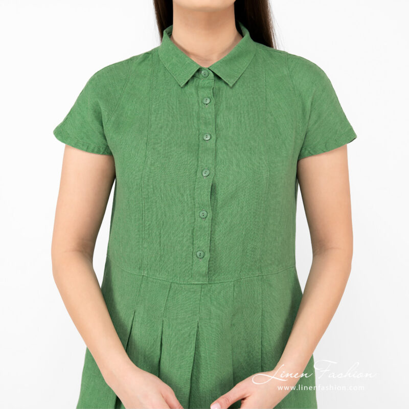 linen green long dress with collar and butoon closure.