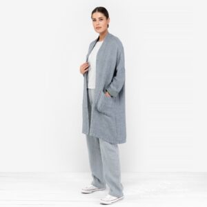 Bluish cardigan of 100% linen fabric.