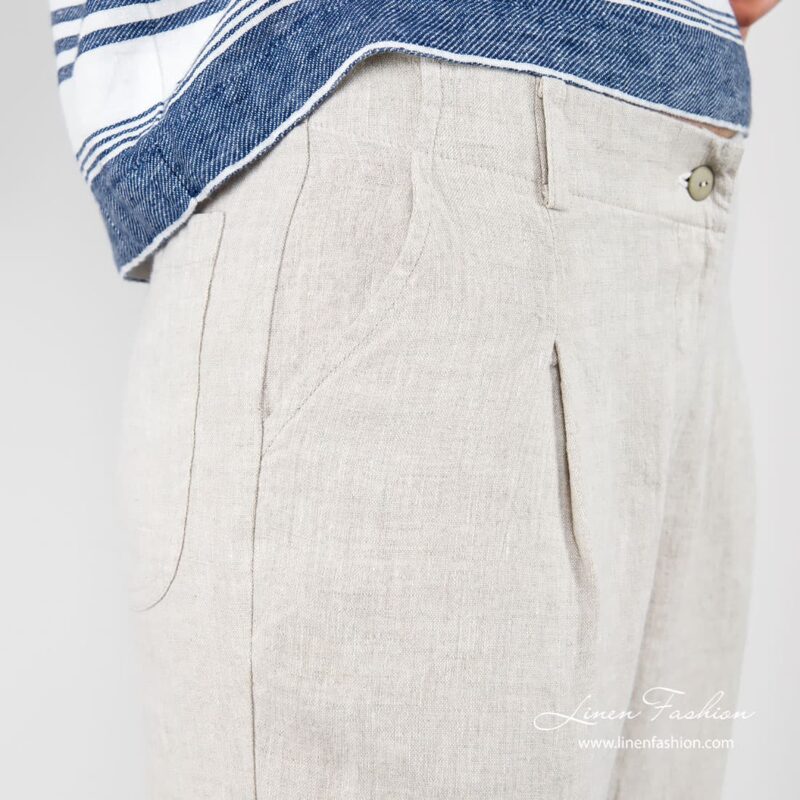 Pants in light grey.