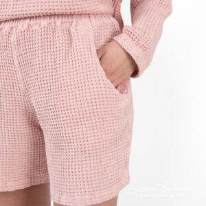 pink shorts linen cotton with pockets in sides.