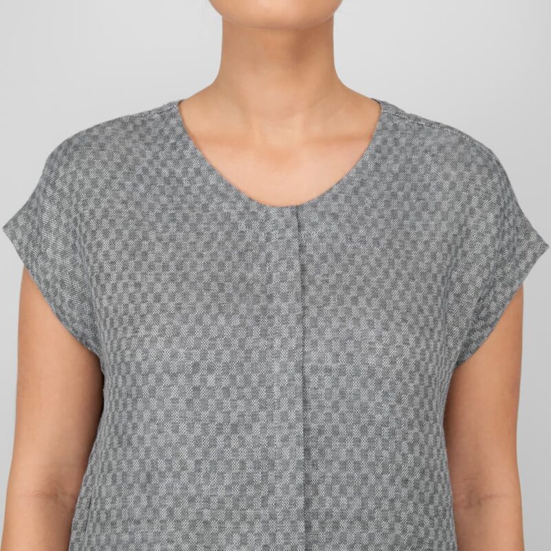 linen grey blouse in checks round neck