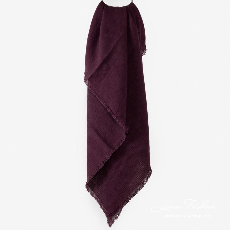 Linen-cotton scarf in dark red.