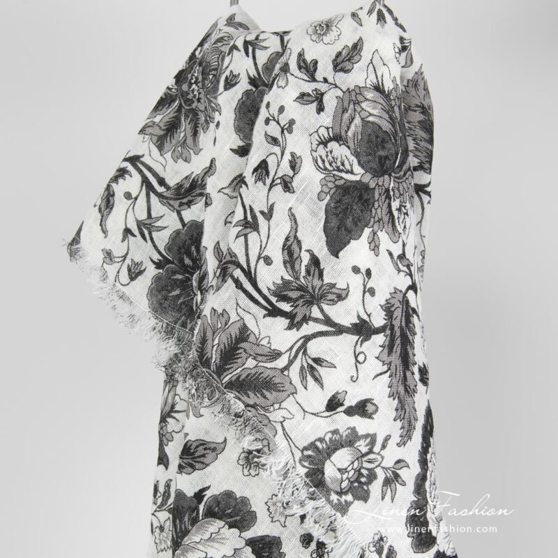 GARDENIA black scarf.