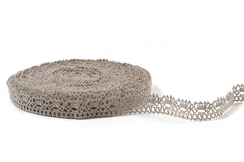 Niebarwiona koronka lniana Nr 11