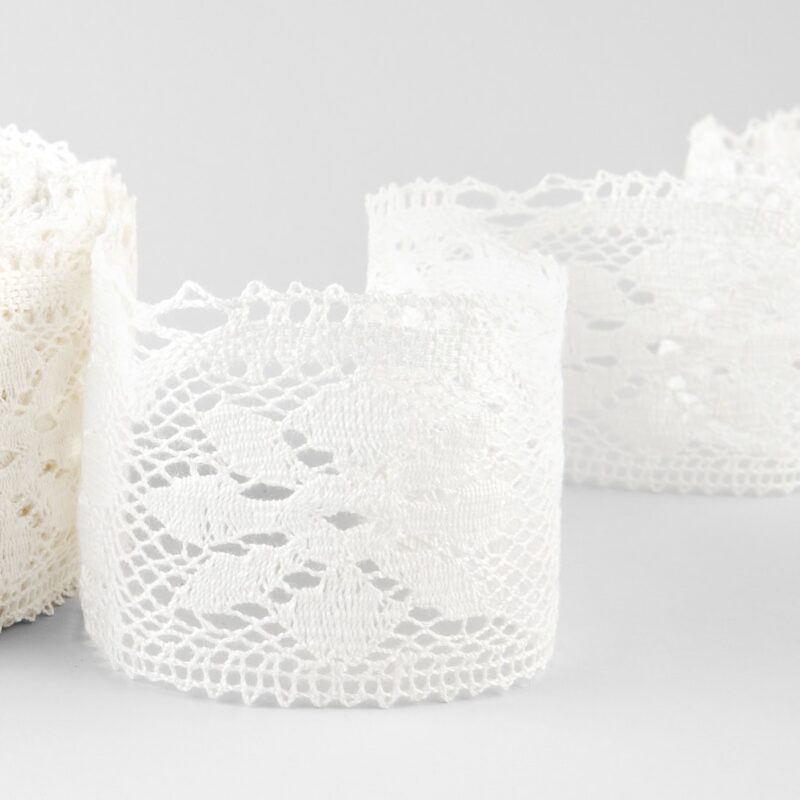 Linen lace off-white No. 83, 7cm width